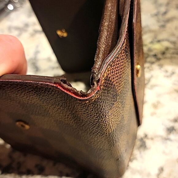 Authentic Louis Vuitton Elise Wallet Good used vintage condition.  Signs… - Picture 10 of 16